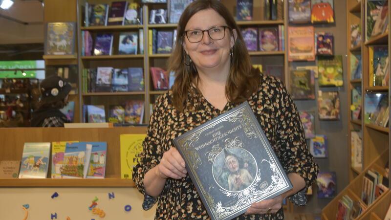 Kunden und Geschäftsleute entscheiden: Das sind die beliebten Weihnachtsgeschenke Buchhändlerin Tanja Drecke von „Schwarz auf Weiß“ aus Buxtehude.