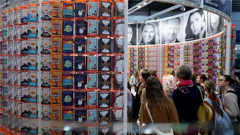 Buchmesse Leipzig gestartet: Besucher entdecken Neuheiten