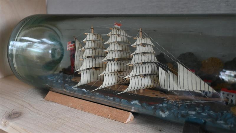 Bürgerschaft Twielenfleth: Ortsname gerettet, Leuchtturm saniert Buddelschiff in der Sonderausstellung.