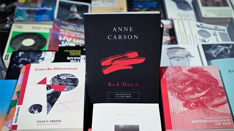„Poesie-Guru“: Die nobelpreisgekrönte Kanadierin Anne Carson Bücher von Anne Carson im Berliner Kulturkaufhaus Dussmann.