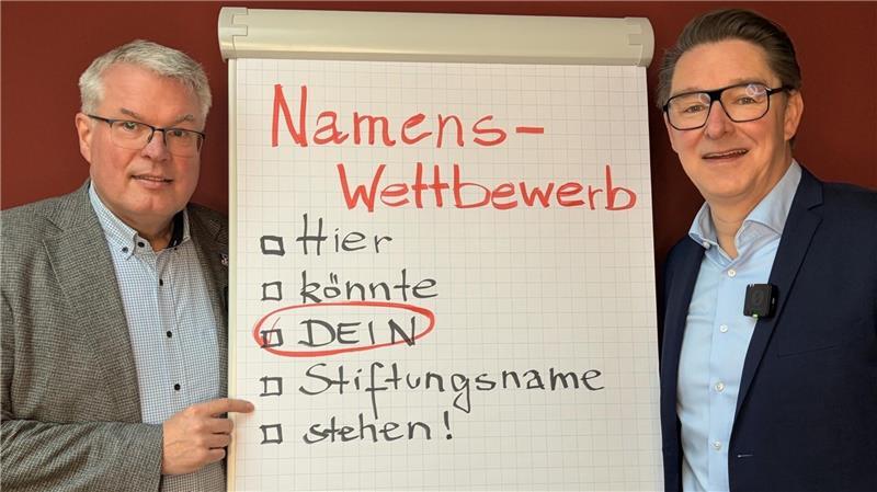 Bürgermeister Matthias Riel und Sparkassen-Vorstand Michael Senf suchen einen Namen für die Bürgerstiftung.