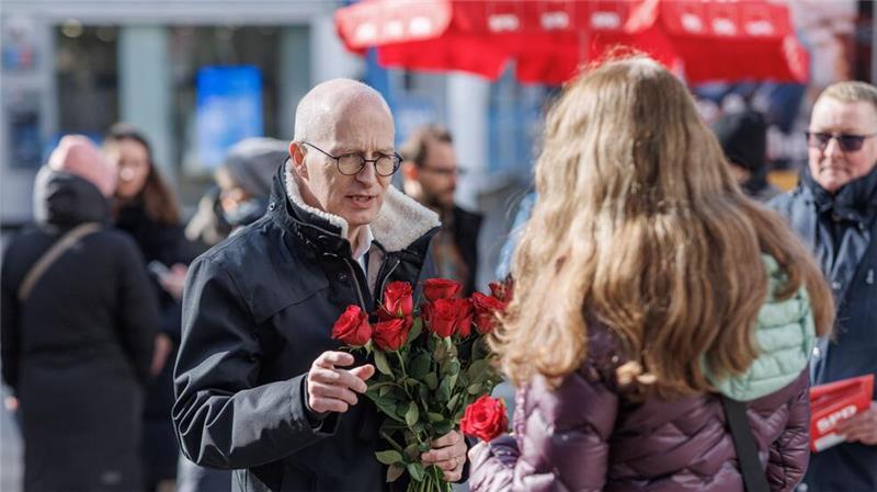 Tschentscher will SPD-Bundesergebnis abschütteln Bürgermeister Peter Tschentscher (SPD) sieht hohe Zustimmungswerte für seinen rot-grünen Senat.