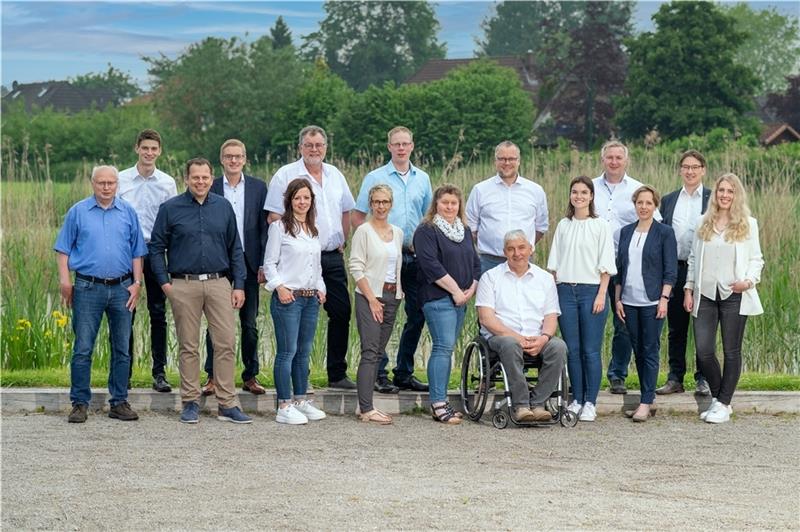 Bürgermeister Uwe Arndt (Sechster von rechts) und das FWG-Team .