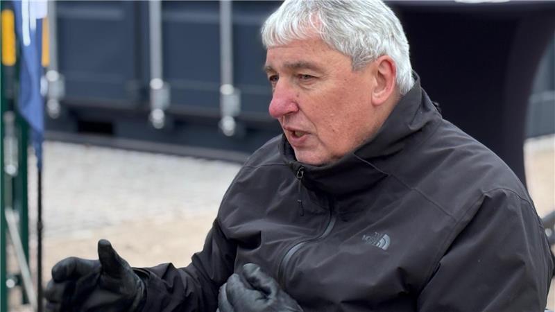 Bürgermeister Uwe Arndt freute sich, dass Ahlerstedt als erste Gemeinde im Landkreis Stade den Batteriespeicher umsetzen konnte.