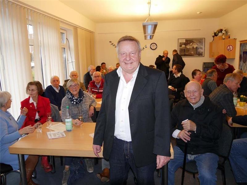 Bürgermeister Wilfried Ehlers präsentierte den Gästen einen Rück- und Ausblick. Foto: Umland