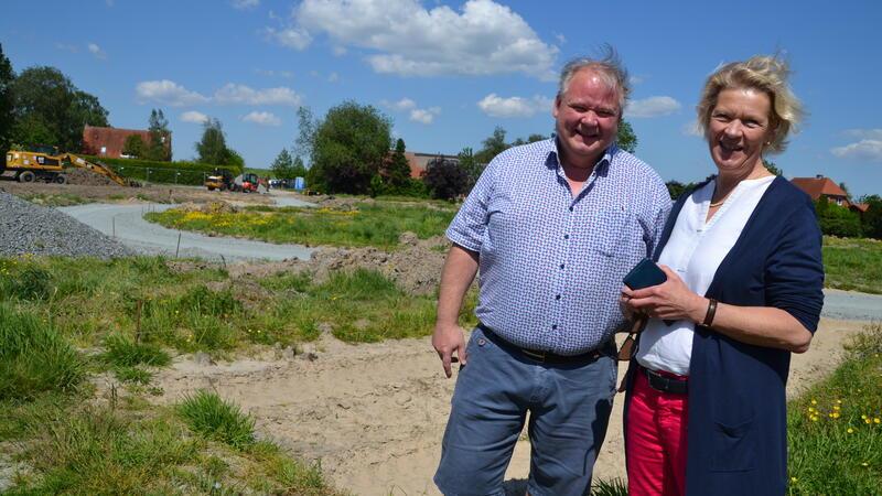 Themen sind Solarpark Zehntweg und Wohnmobilstellplatz Bürgermeisterin Christiane von der Decken und Ratsherr Mario Hointza freuen sich auf den neuen Wohnmobilstellplatz.