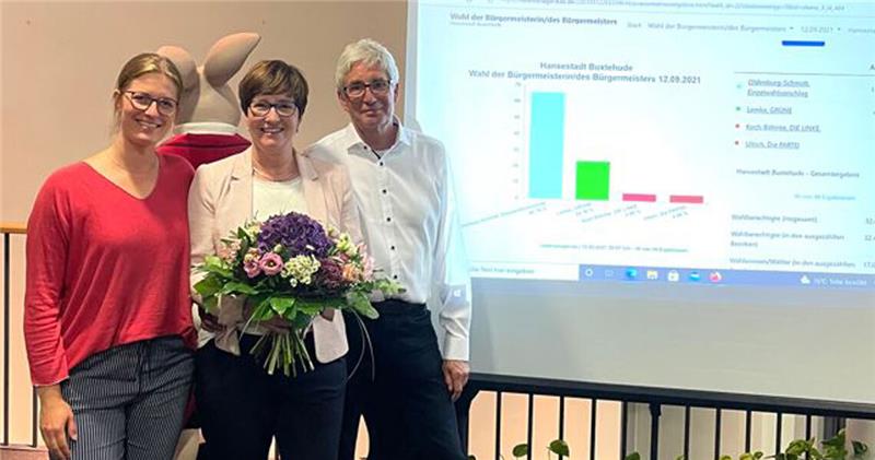 In Buxtehude gibt es jetzt eine Mehrheit links der Mitte Bürgermeisterin Katja Oldenburg-Schmidt mit Ehemann Günter und Tochter Kendra.