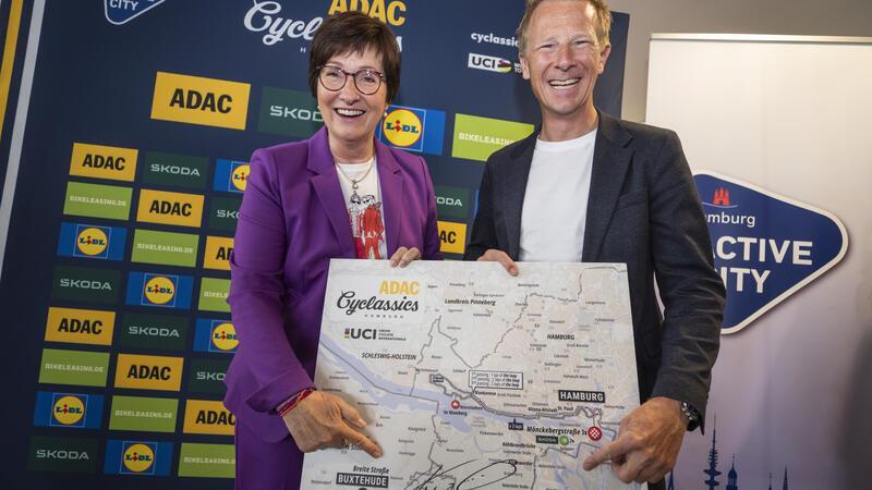 Bürgermeisterin Katja Oldenburg-Schmidt und Fabian Wegmann, Sportlicher Leiter der Cyclassics.