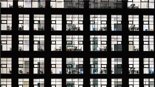 Büros im Europaviertel: Die Mieten von Gewerbeimmobilien in Frankfurt ziehen wieder an. (Archivbild)