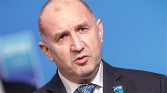 Bulgariens Ministerpräsident Rumen Radev zufolge gab es vor der Küste des Landes erneut Drohnenangriffe auf kommerzielle Schiffe. (Archivfoto)