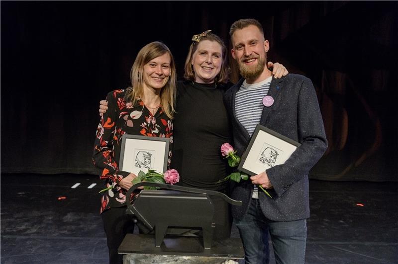Bullenpreisträgerin Malene Sølvsten mit dem Übersetzer-Duo Franziska Hüther und Justus Carl. Foto: Jan-Iso Jürgens