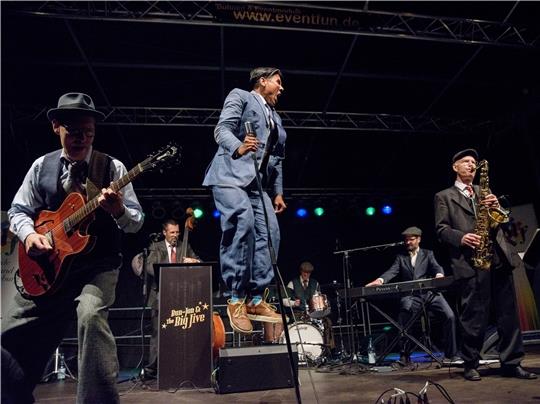 Bun-Jon & The Big Jive brachten Leben in den Buxtehuder Stadtpark – und wurden gleich wieder gebucht fürs nächste Jahr.