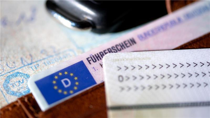 Bund und Länder sind sich einig, dass der Führerschein günstiger werden soll - wann, ist aber noch offen.