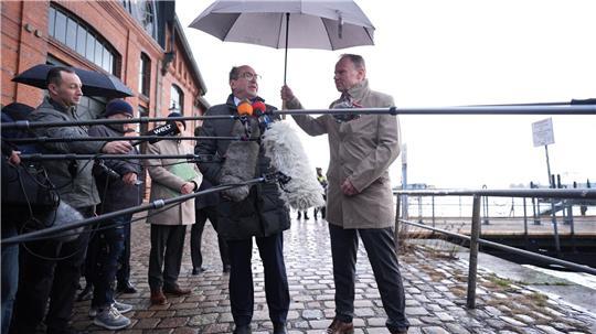 Bund und Länder wollen bei der Abwehr hybrider Bedrohungen eng zusammenarbeiten.    