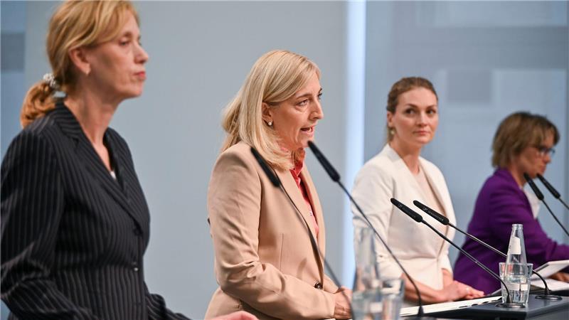 Lösungen für die Pflege bis Jahresende gesucht Bund und Länder wollen zügig Reform-Eckpunkte erreichen.