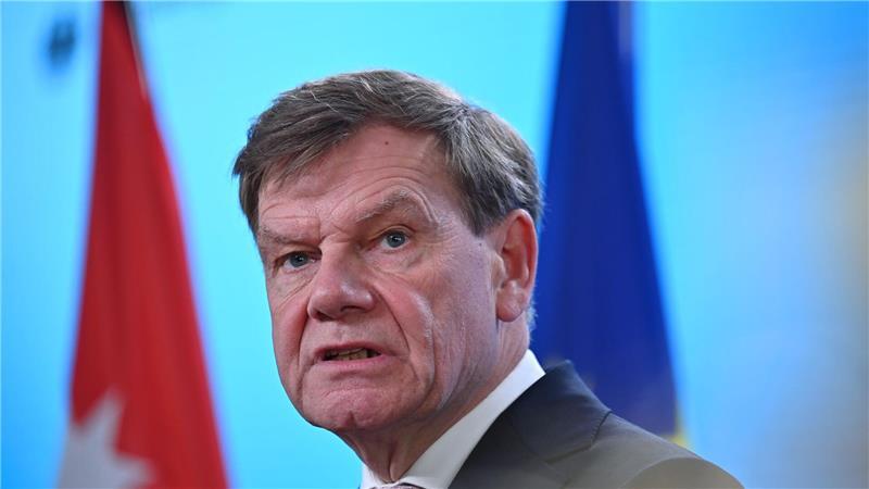 Europäer verhandeln mit Iran über Atomprogramm Bundesaußenminister Wadephul will sich mit seinen Kollegen aus Frankreich und Großbritannien für eine Deeskalation einsetzen.