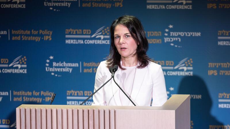Baerbock: Aufruf zu Sicherheitspartnerschaft für Gaza Bundesaußenministerin Annalena Baerbock auf der Herzlija-Sicherheitskonferenz in Tel Aviv.