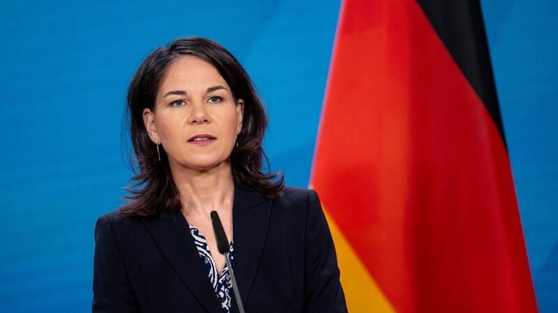 Bundesaußenministerin Annalena Baerbock reist zu Krisengesprächen nach Israel und in den Libanon.