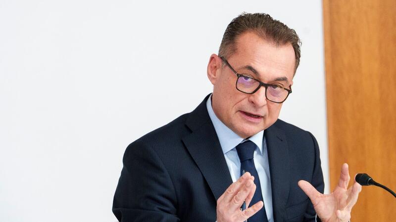 Nagel: Richtiger Zeitpunkt für Zinssenkung noch unklar Bundesbank-Präsident Joachim Nagel über Zinssenkungen: „Wir müssen vorsichtig bleiben.“