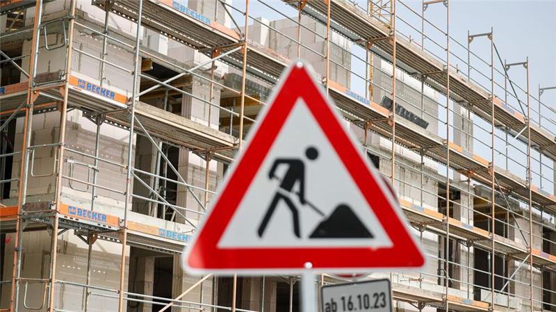 Wohnungsbaubranche sieht sich in Vorschriften eingemauert Bundesbauministerin Klara Geywitz will mehr seriellen Wohnungsbau. (Archivbild)