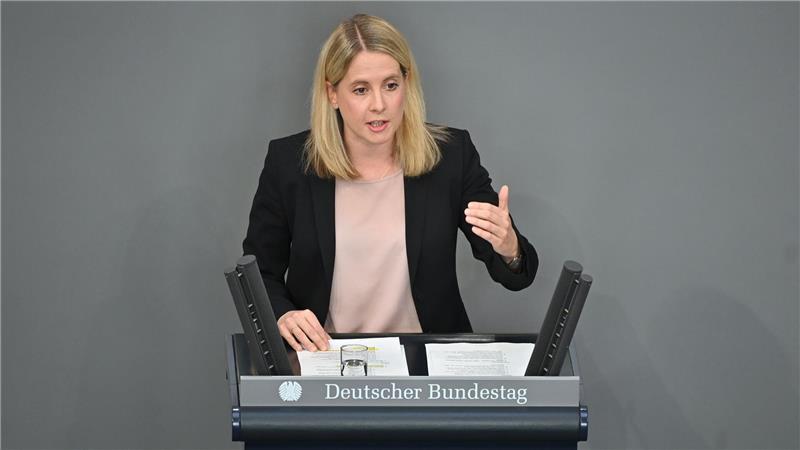 Tiefstand bei neuen Wohnungen - Regierung will Turbo zünden Bundesbauministerin Verena Hubertz will den Wohnungsbau ankurbeln (Archivbild)