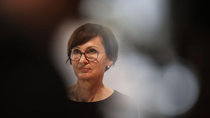 Bundesbildungsministerin Bettina Stark-Watzinger betont die Bedeutung des Zivilschutzes - auch an Schulen.