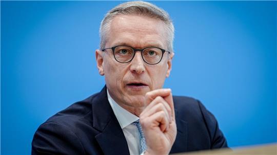 Gigabit-Internet für alle - verbindliche Ziele Bundesdigitalminister Karsten Wildberger (CDU) nennt den Glasfaserausbau im Land Chefsache.