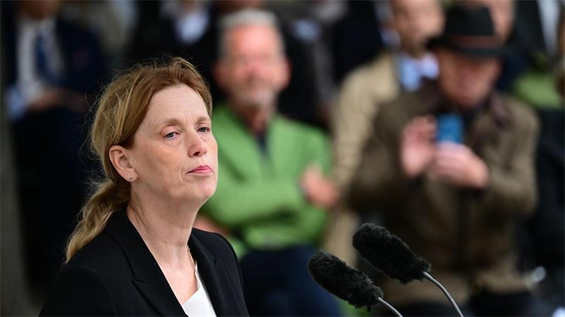 Eklat bei Stauffenberg-Gedenken Bundesfamilienministerin Karin Prien (CDU) spricht in ihrer Rede anlässlich des gescheiterten Hitler-Attentats auch über ihre Familiengeschichte. Ihre jüdischen Urgroßmütter wurde im Vernichtungslager Sobibor ermordet.