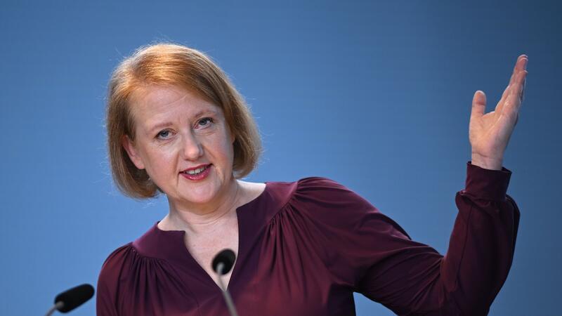 Bundesfamilienministerin Lisa Paus: „Wir ermöglichen durch Digitalisierung, dass Familien aktiv angesprochen werden, wenn sie eben Anspruch haben auf zusätzliche Leistungen.“