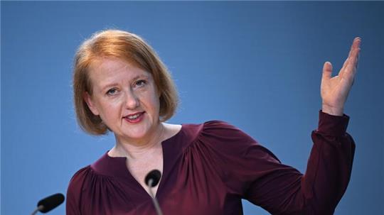 Bundesfamilienministerin Lisa Paus: „Wir ermöglichen durch Digitalisierung, dass Familien aktiv angesprochen werden, wenn sie eben Anspruch haben auf zusätzliche Leistungen.“