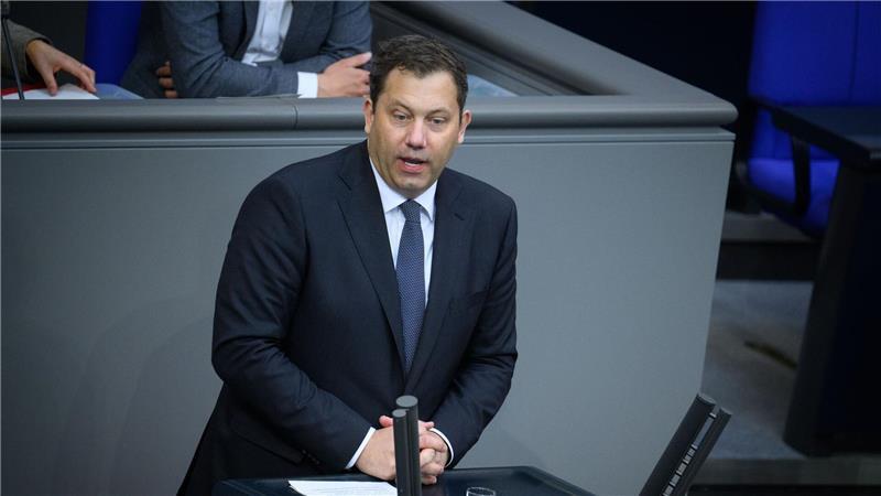 Bundesfinanzminister Klingbeil (SPD) zeigt sich offen dafür, Subventionen und Steuervergünstigungen um einen pauschalen Prozentsatz abzuschmelzen.