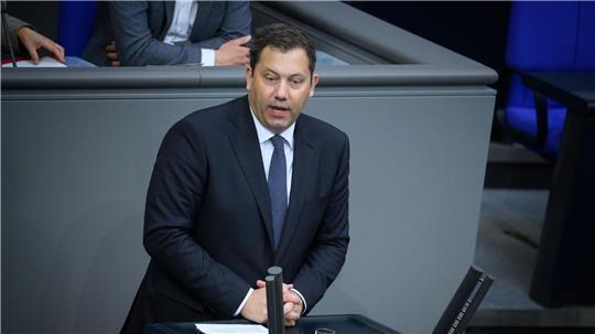 Bundesfinanzminister Klingbeil (SPD) zeigt sich offen dafür, Subventionen und Steuervergünstigungen um einen pauschalen Prozentsatz abzuschmelzen.