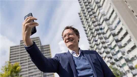 Bundesgesundheitsminister Karl Lauterbach ist jetzt auch auf der Kurzvideo-Plattform Tiktok aktiv.