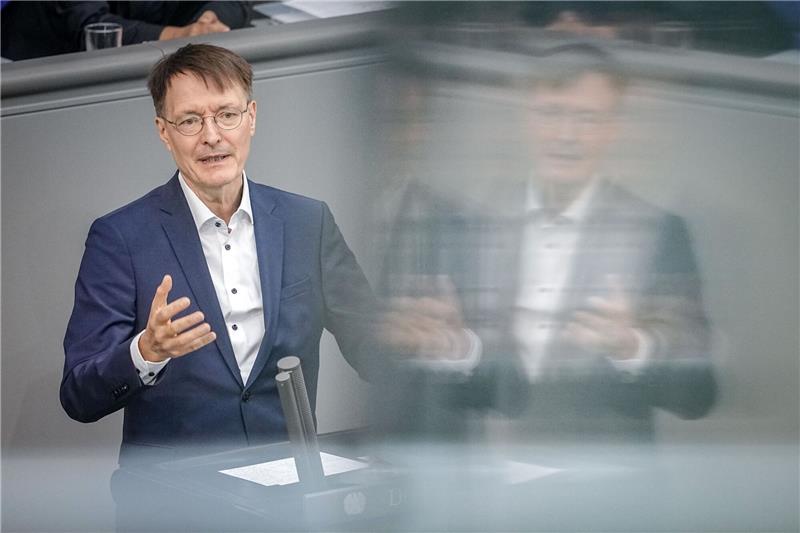 Bundesgesundheitsminister Karl Lauterbach warnt, dass für Antibiotika und weitere relevante Mittel «eine angespannte Versorgungssituation» entstehen könnte.