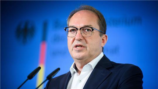 Bundesinnenminister Alexander Dobrindt (CSU) hat den islamistischen Verein Muslim Interaktiv verboten. 