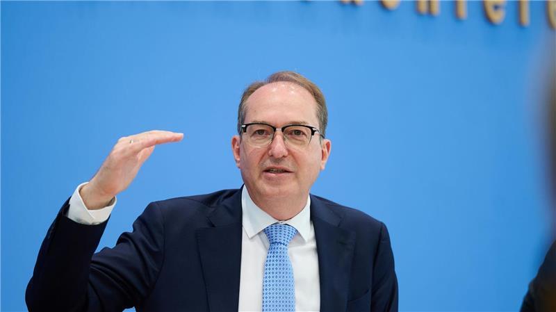 Neue EU-Asylregeln: Start mit Unsicherheiten und Kritik Bundesinnenminister Alexander Dobrindt (CSU) ist zum Start der europäischen Asylreform zuversichtlich. (Archivbild)