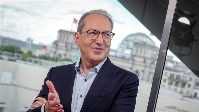 Bundesinnenminister Alexander Dobrindt (CSU) sagt: „Unser Ziel ist klar: Die Abwehrfähigkeit und Resilienz unserer kritischen Infrastrukturen muss gehärtet werden.“