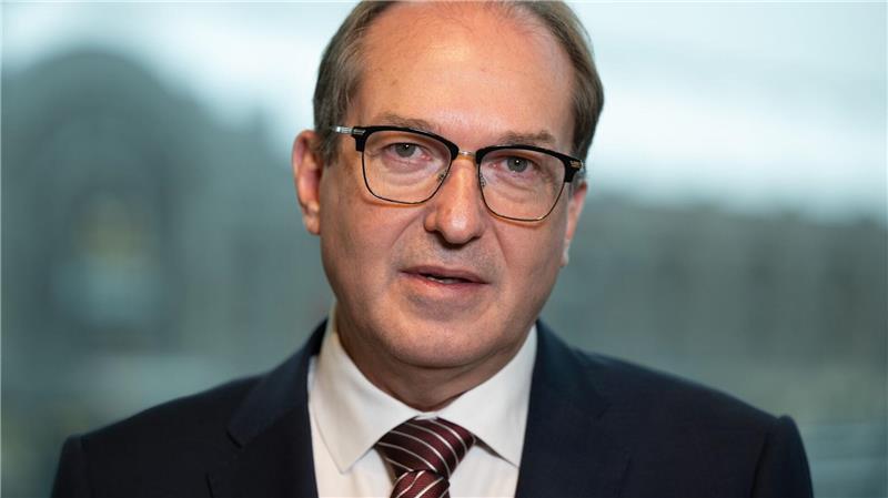 Bundesinnenminister Alexander Dobrindt (CSU) will mehr Rückführungen nach Syrien. (Archvfoto)