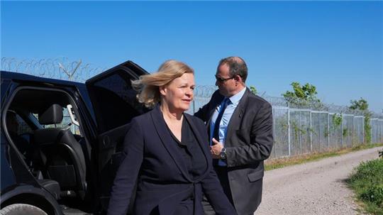 Bundesinnenministerin Nancy Faeser (SPD) besichtigt die „Grüne Grenze“ zwischen der Türkei und Bulgarien.