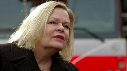 Bundesinnenministerin Nancy Faeser (SPD) besucht die vor zwei Jahren eröffnete neue Feuerwache im Prager Stadtteil Holesovice.