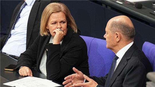 Bundesinnenministerin Nancy Faeser (SPD) sagt: Es würde ins Bild passen, dass hier eine russische Einflussoperation vorliegt.