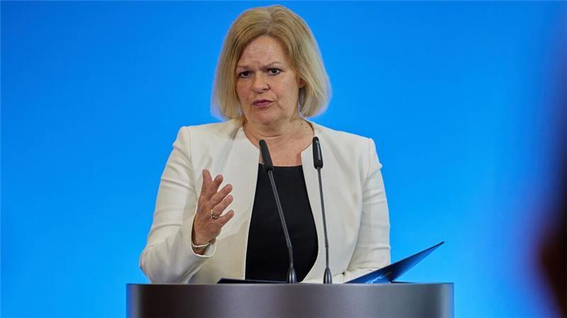 Bundesinnenministerin Nancy Faeser (SPD) war sehr zufrieden, als sich die Staaten der Europäischen Union nach jahrelangen Verhandlungen auf eine Reform ihres Gemeinsamen Europäischen Asylsystems geeinigt hatten. (Archivbild)