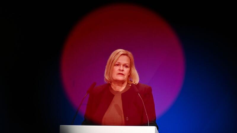 Gewaltkriminalität im ersten Halbjahr 2023 gewachsen Bundesinnenministerin Nancy Faeser betonte, Kriminalität könne nicht allein mit Strafrecht erfolgreich bekämpft werden.