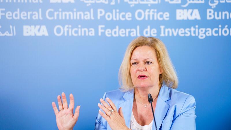 Bundesinnenministerin Nancy Faeser stellt das „Bundeslagebild Cybercrime 2023“ vor.