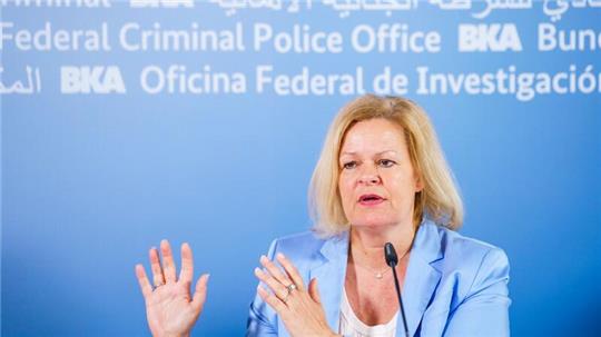 Bundesinnenministerin Nancy Faeser stellt das „Bundeslagebild Cybercrime 2023“ vor.