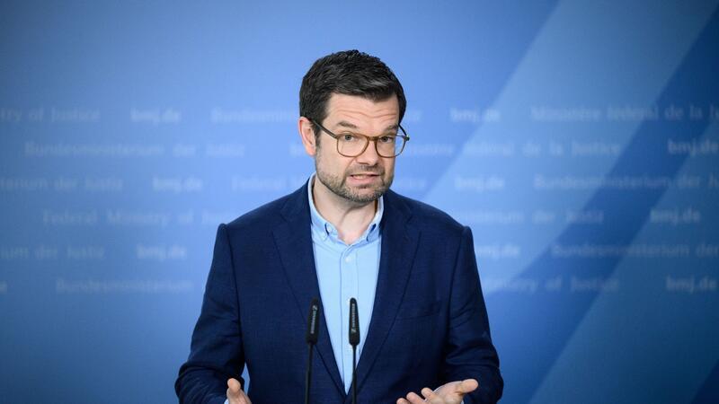 Buschmann will „systematische Müllabfuhr“ für die Verwaltung Bundesjustizminister Buschmann will die öffentliche Verwaltung von überflüssiger Bürokratie befreien.