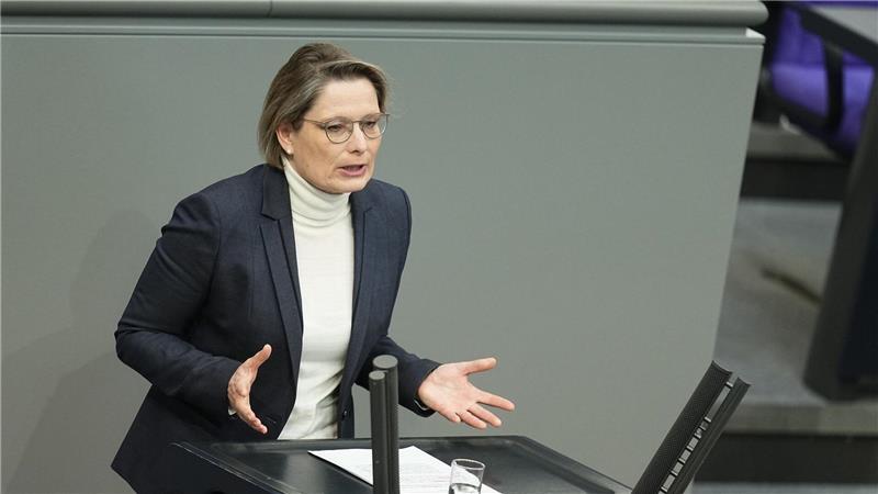 Fernandes wirbt für Demonstration gegen sexualisierte Gewalt Bundesjustizministerin Hubig will zügig ein Gesetz zum besseren Schutz vor digitaler Gewalt vorlegen. (Archivbild)
