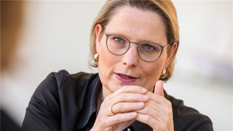 Justizministerin für Co-Mutterschaft - Union ist skeptisch Bundesjustizministerin Stefanie Hubig (SPD) hält es für sinnvoll, eine gemeinsame Mutterschaft ab Geburt zu ermöglichen. (Archivfoto)