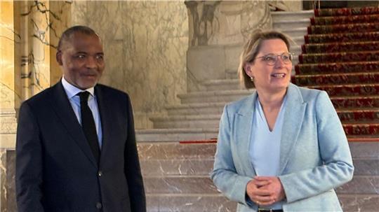 Bundesjustizministerin Stefanie Hubig (SPD) triff den den stellvertretenden Gerichtskanzler des Internationalen Gerichtshofs (IGH), Jean-Pelé Fomété. 