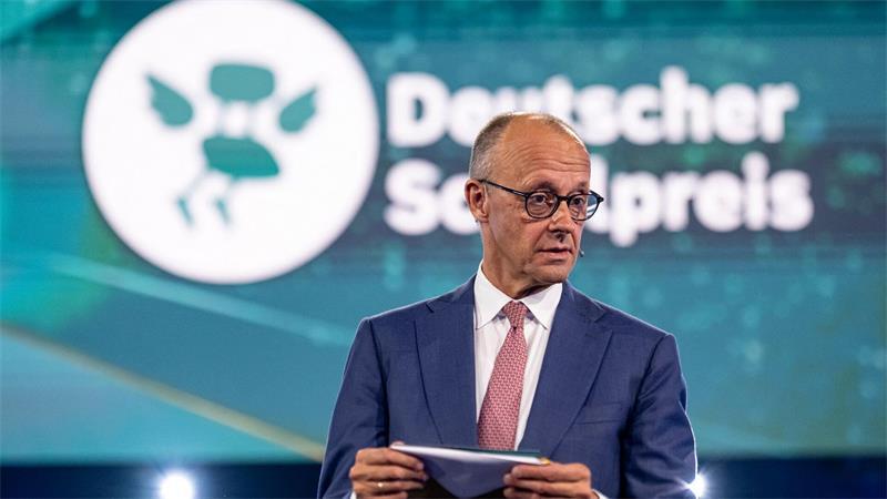 20-Jahres-Hoch bei Schulabgängern ohne Abschluss Bundeskanzler Friedrich Merz (CDU) hatte für eine Kraftanstrengung in der Bildungspolitik geworben. Zuletzt würdigte er die Lehrkräfte im Land bei der Verleihung des deutschen Schulpreises als „wichtigstes Berufsgruppe“ des Landes. (Archivbild)